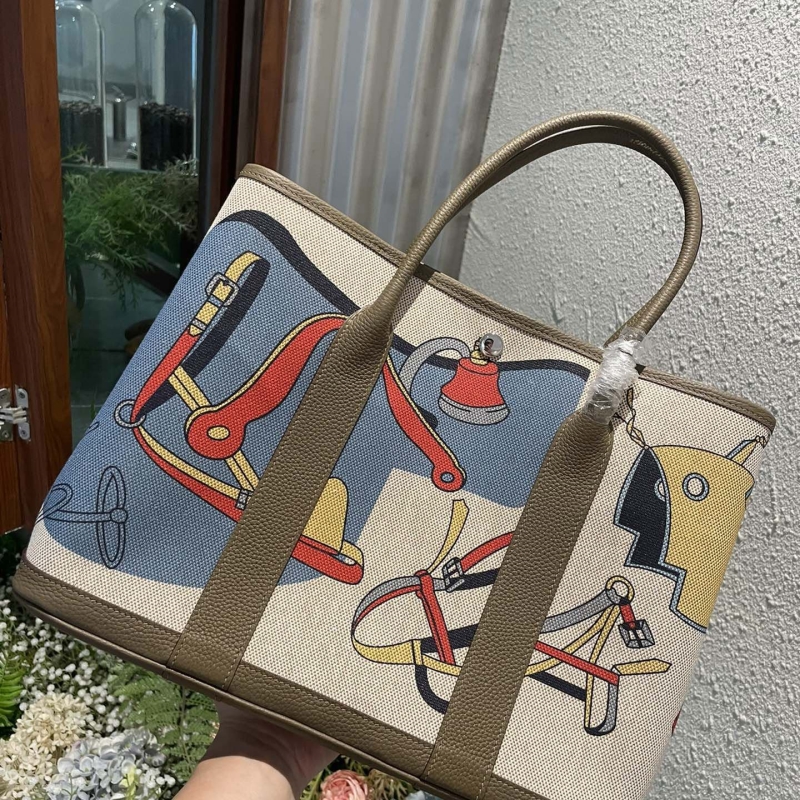 H**mes shopping bags
